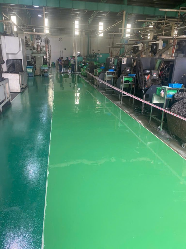 Thi công sàn bê tông tăng cứng bằng sơn epoxy công nghiệp